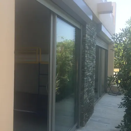 Holiday home Les Pieds Dans L'eau *